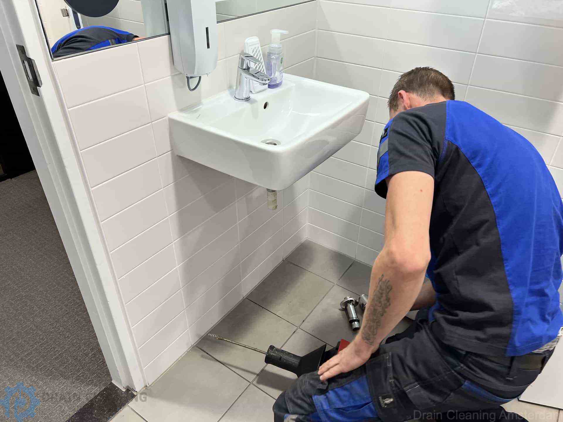 Unclogging sink Amsterdam